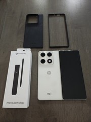 Motorola RAZR FOLD 2026 PANTONE Lily White 512GB with MotoPen Ultra
