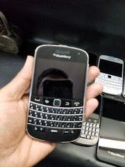 BlackBerry Bold 9900 – 8GB – Black (Unlocked) Smartphone