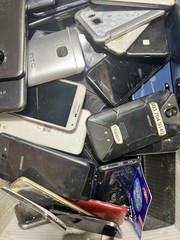 Lot of 10 pcs Assorted Smart Phone Cell Phones For Parts, Scrap or Gold Recovery