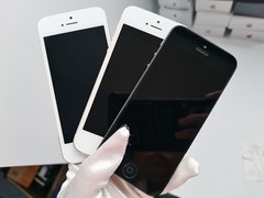 Apple iPhone 5 – Unlocked 16GB / 32GB – iOS 10 – Gold/Black/Silver