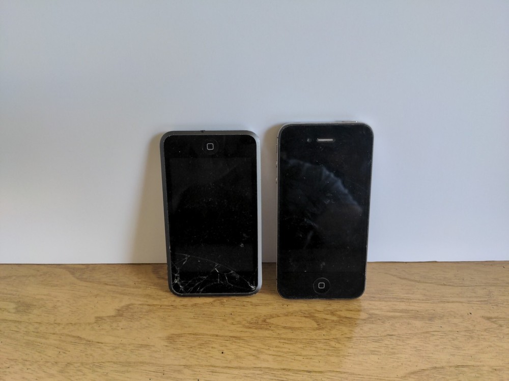 Apple IPHONE 4S Model A1387 & IPOD 32gb Bundle As-is