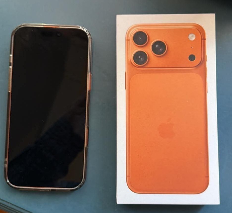 Apple iPhone 17 Pro Max – 256 GB – Cosmic Orange (AT&T) FOR PARTS – READ Descrip