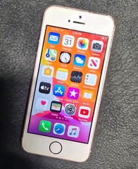 Apple iPhone SE Rose Gold 12MP Camera 4.0in Screen iOS Smartphone
