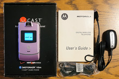 Motorola RAZR V3m – Pink and Silver ( Verizon ) Very Rare Flip Phone – Boxed