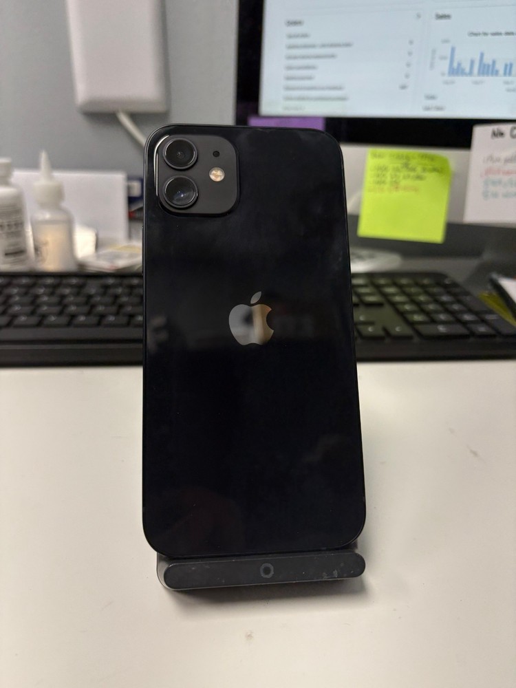 Apple iPhone 12 64GB / 128GB / 256GB –Unlocked – VERY GOOD CONDITION