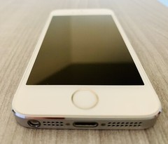 Apple iPhone 5S- 16GB – SILVER – PERFECT CONDITION (Unlocked)