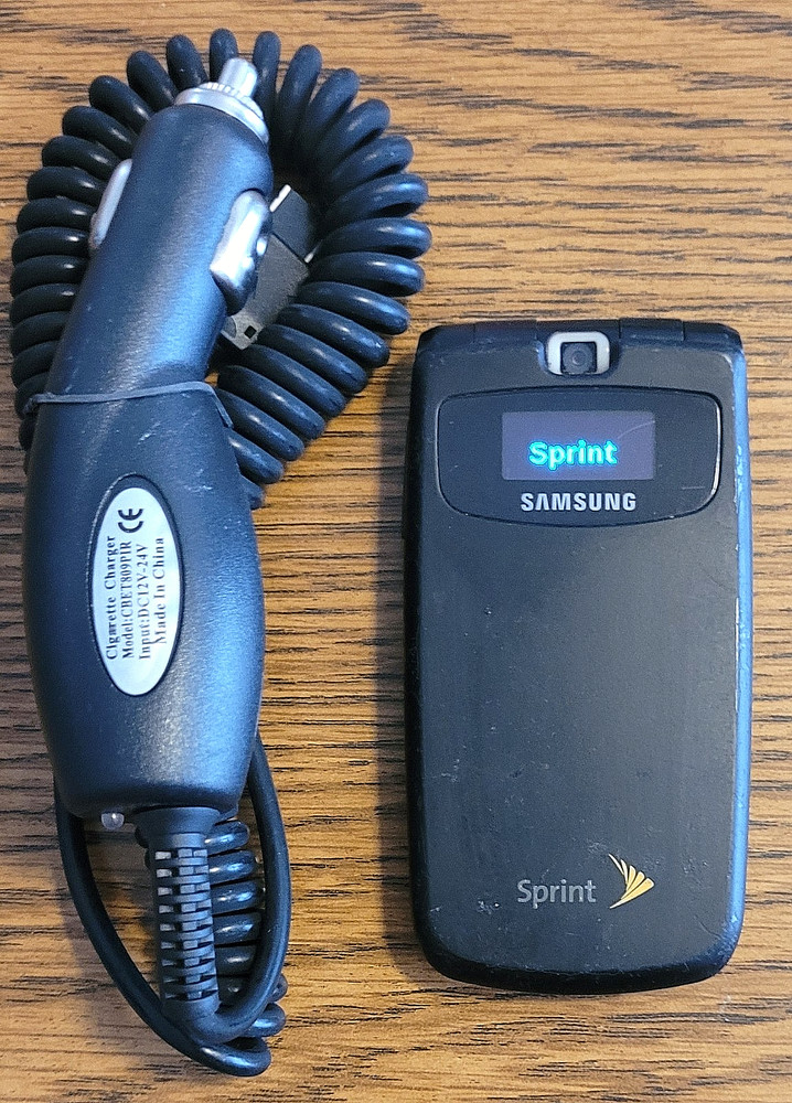 Samsung SPH-M610 – Black ( Sprint ) Very Rare Cellular Flip Phone – Bundled