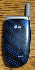 LG VX3300 – Blue Stripes and Silver ( Verizon ) Cellular Flip Phone