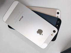 Apple iPhone 5 – Unlocked 16GB / 32GB – iOS 10 – Gold/Black/Silver