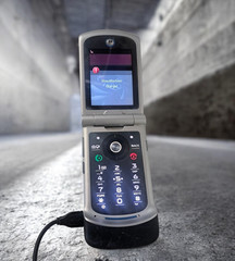 Motorola RAZR VE20 Flip Cellular Phone Black Silver 2.0 MP 2.2″ TFT Color Screen