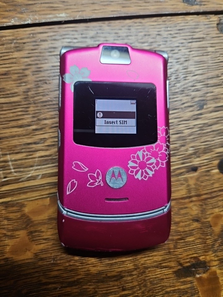Motorola RAZR V3 – Pink Miami Ink Flower Tattoo (T-Mobile) Very Rare Phone -READ
