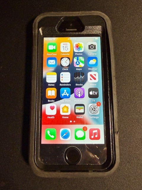 Apple iPhone SE – 32 GB – Silver (Unlocked) – Read Description