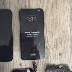 Mixed Lot Of 13 iPhones For Parts/ Repair
