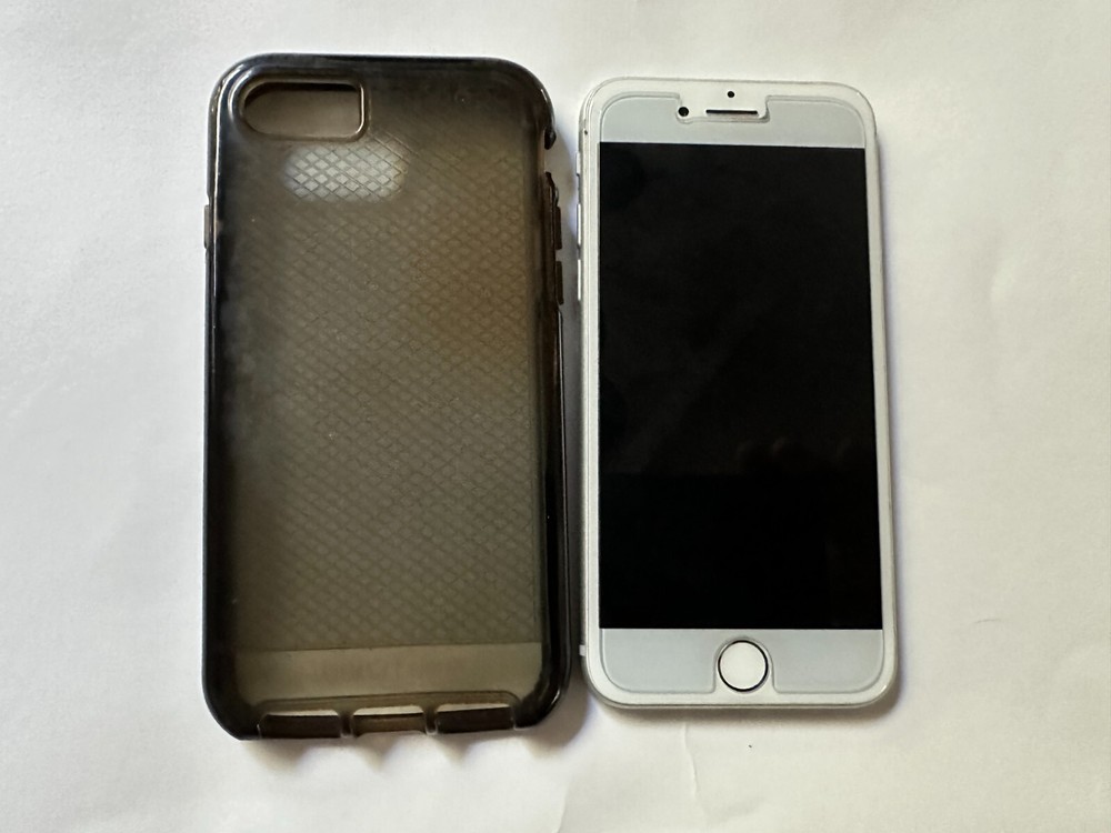 Apple iPhone 8 – 64GB – Silver (Unlocked) A1863 
