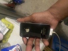 Apple iPhone 4/8GB – Black (AT&T) 2010. Good Condition.