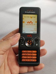 BOXED Sony Ericsson W580/W580i 2G Bluetooth 2MP mobile Keyboard phone GIFT