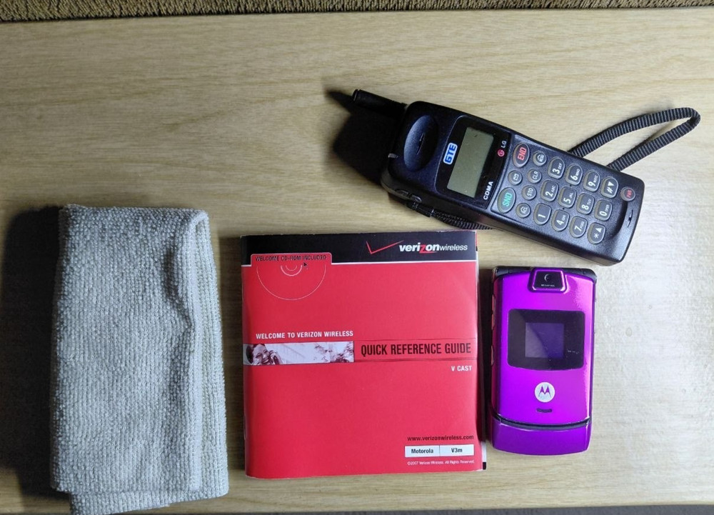 Motorola RAZR V3m Verizon Flip Phone – Works, No Battery, unique deal