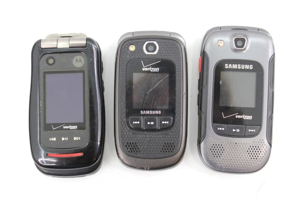 Assorted Verizon Flip Phones