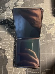 Moto Razr 2024 Total Wireless/StraightTalk XT2453 256GB 5G 6.9″ 5G Koala Gray