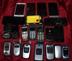 LOT OF 19 phones incl. iphone A1303 razr flip 8 flips 7 Smart 2 pagers & more