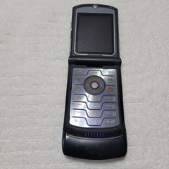 Motorola RAZR V3 – 30 MB – Gray (Unlocked)