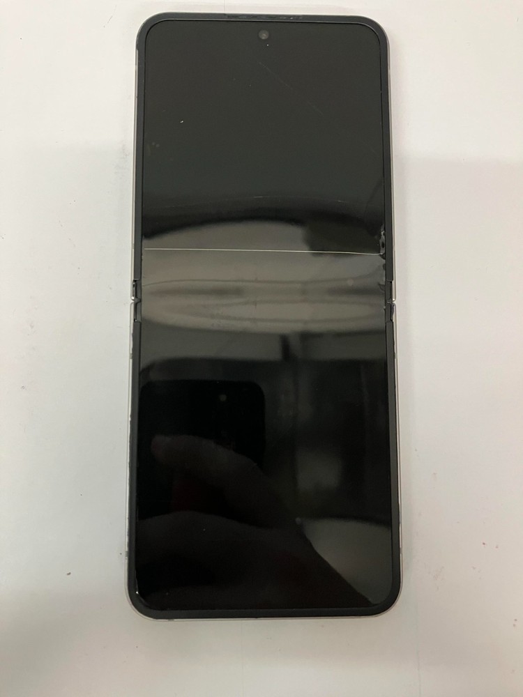 Read* Samsung Galaxy Z Flip6 5G – 256GB – Silver Shadow (AT&T) ~m1865