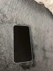 Apple iPhone White Bar Style Smartphone with 12MP Camera