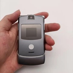 Motorola RAZR V3 GSM 850 /900 /1800 /1900 Unlocked Flip Bluetooth video Phone