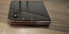 Motorola RAZR Plus 5G (2025) XT2557-3 256GB Gold (AT&T) Unlocked Very Good