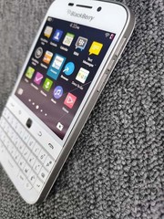 BlackBerry Classic Q20 (SQC100-4) Smart phone 16GB Unlocked GSM 4G LTE Keyboard