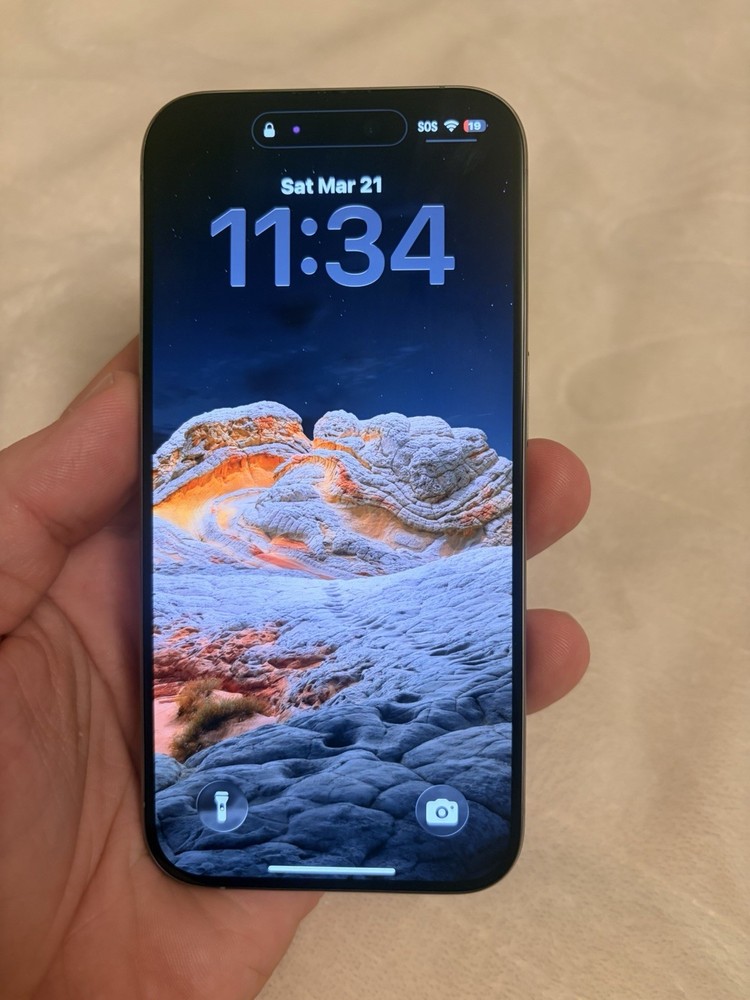 Apple iPhone Silver Smartphone Triple Camera USB-C Wi-Fi Bluetooth iOS Bar Style