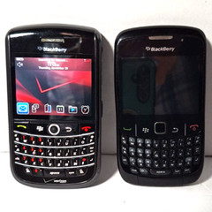 LOT OF 2 BLACKBERRY TOUR 9630 BLACK (VERIZON) & 8520 CURVE BLACK SMARTPHONE