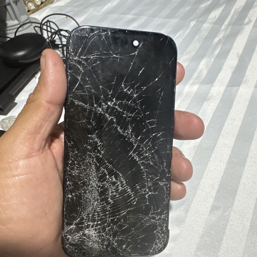 Locked Apple iPhone 14 – 128GB Black – Crcked Front and Rear Camera – Read