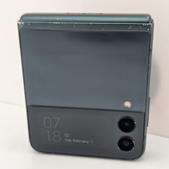 Samsung Galaxy Z Flip 3 SM-F711U – Unlocked 128GB Green *HEAVY WEAR*