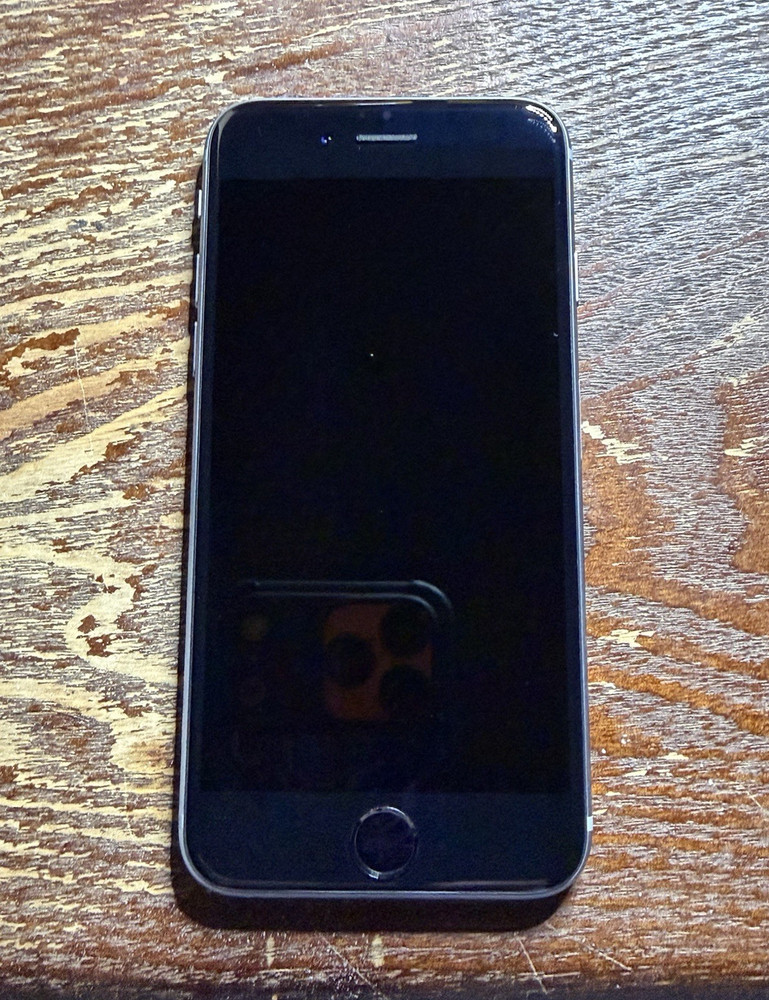 iPhone 6s Space Gray No Activation Lock and Carrier Unlocked A1688