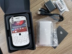 BLACKBERRY 9900 BOLD – 8 GB – Black / White 3G Unlocked