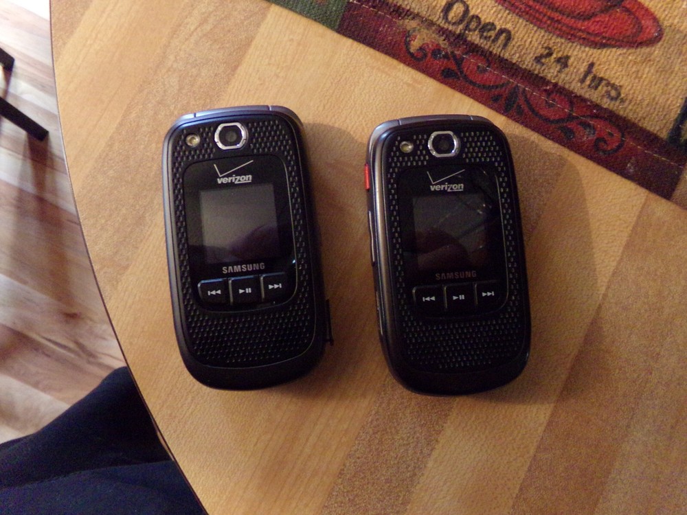 2 Samsung Convoy 2 256MB – black/gray (Verizon) Cellular Phones