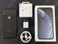 Apple iPhone XR 64GB A1984 Factory Unlocked Excellent + Apple EarPods Bundle