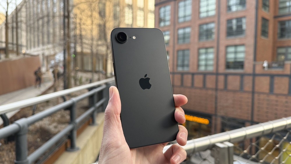 Apple iPhone 16E – 128GB -Cricket Only