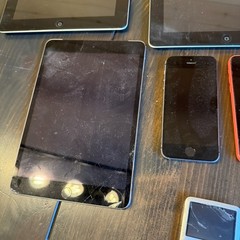Iphone Ipad Ipod Lot Broken for Parts/Repair Lot of 13 Various Makes/Models
