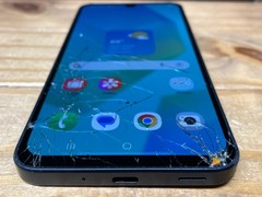 Samsung Galaxy A16 5G – 128 GB – Blue Black (Tracfone) Works – Cracked Glass