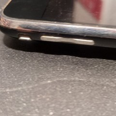 Apple iPhone 3G 8GB Black GSM 3.5in 2MP Wi-Fi GPS Bluetooth A1241