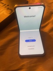 Samsung Galaxy Z Flip4 – 128 GB – Gold (Unlocked)