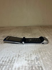 Motorola RAZR V3m Cellular Flip Phone (Verizon) – Silver – UNTESTED As Is
