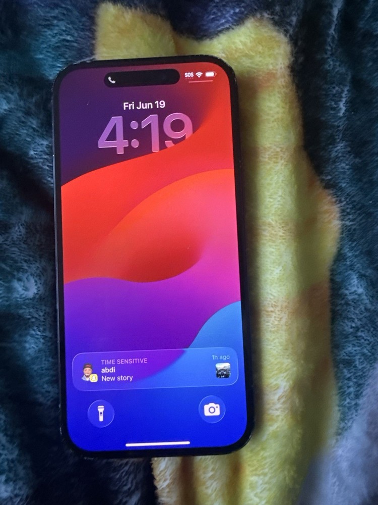 iPhone 15 128GB iOS 26.5