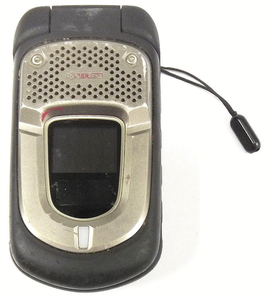 Kyocera DuraXT E4277 – Black and Silver ( Sprint ) Cellular Flip Phone