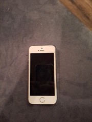 Apple iPhone 5s – 16GB – Silver (Unlocked) A1453 (CDMA + GSM)