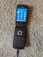 Verizon Cymbal LTE Z233V 4G LTE 2.8″ 2MP Silver Flip Phone