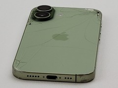 Apple iPhone 17 (A3258) 256GB – Green (Unlocked) Smartphone – *DAMAGED* – H7579