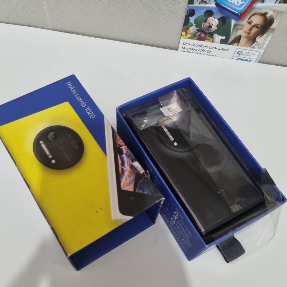 Nokia Lumia 1020 please check description